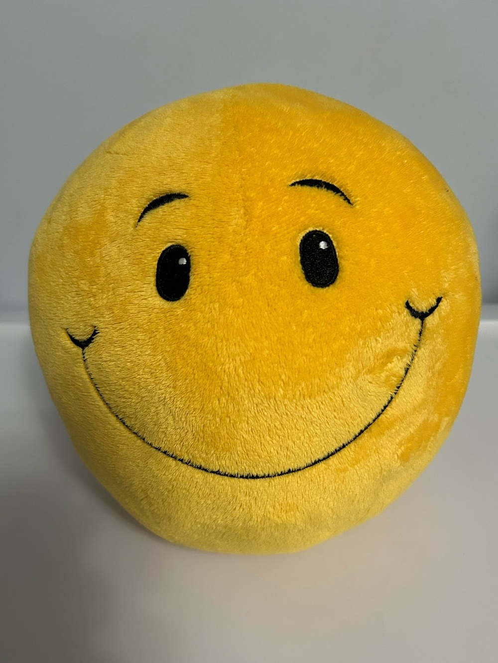 Ty Vintage โSmileyโ. 2 Sided Yellow Smiley & Winky Face 8โ Plush.